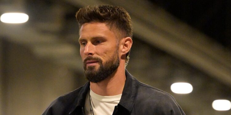 Olivier Giroud looks on