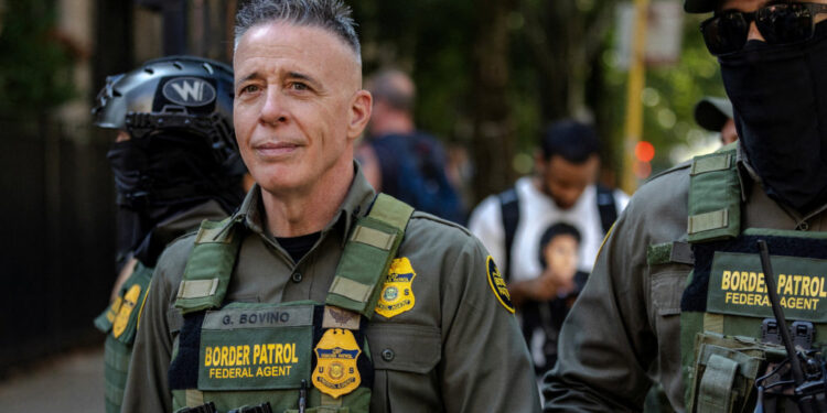 FILE PHOTO: Federal agents patrol Chicago streets