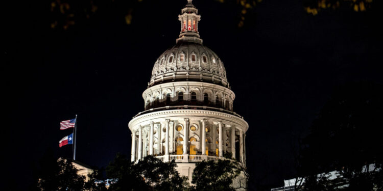 Democratic lawmakers in Texas in redistricting battle