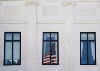 U.S. Supreme Court justices to hear oral arguments on U.S. President Trump's bid to preserve sweeping tariffs, in Washingt...