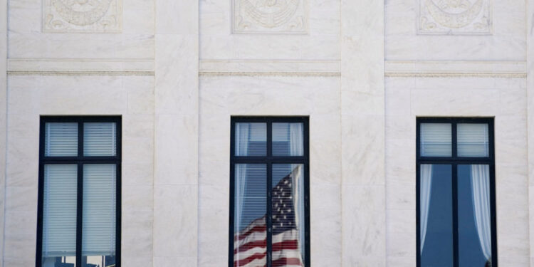 U.S. Supreme Court justices to hear oral arguments on U.S. President Trump's bid to preserve sweeping tariffs, in Washingt...