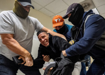 FILE PHOTO: Federal immigration officers at a U.S. immigration court in New York City