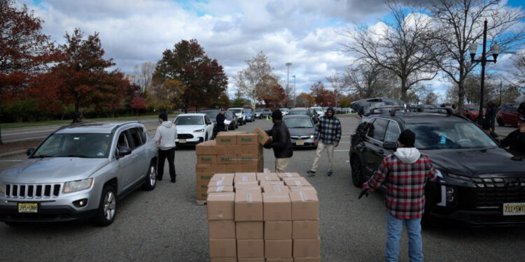 FILE PHOTO: Community FoodBank of New Jersey delivers emergency food relief to Federal workers and SNAP recipients in Leon...