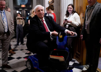 U.S. Senate advances a bill to end the government shutdown