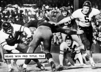 George McAfee (5) runs the famous "T-formation" for the Chicago Bears for a touchdown in the fabled 73-0 win over the Washington Redskins on Dec. 8, 1940. (Chicago Tribune historical photo)
