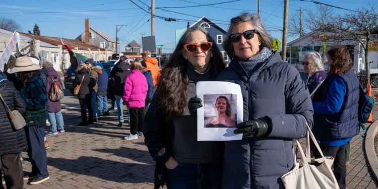 Batya Diamond and Lexi Ladd at No Kings Rally at Five Corners in Vineyard Haven, MA.