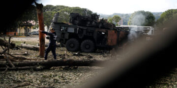 U.S. strikes Venezuelan capital