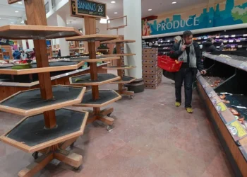 Grocery shoppers in New York City empty shelves before arctic blast in the country