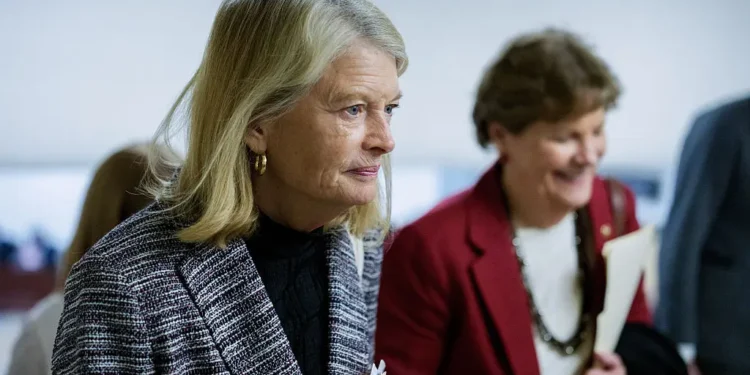 Senate Advances Plan To End Shutdown After Some Democrats Agree