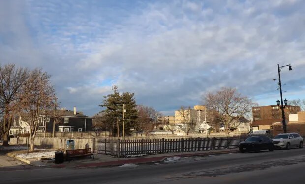 A developer has proposed erecting an apartment building with retail space on the first floor for the long-vacant parcels on and behind the 7600 block of Madison Street in River Forest. (Igor Studenkov/Pioneer Press)