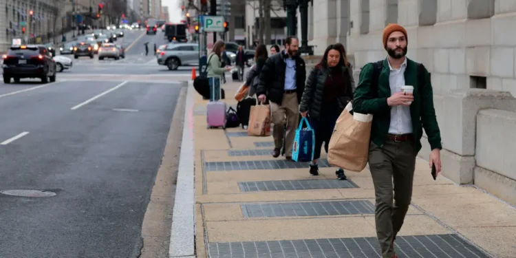 Terminated USAID Employees Collect Personal Items From Offices