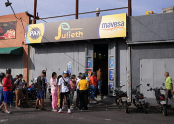 U.S. strikes Venezuelan capital