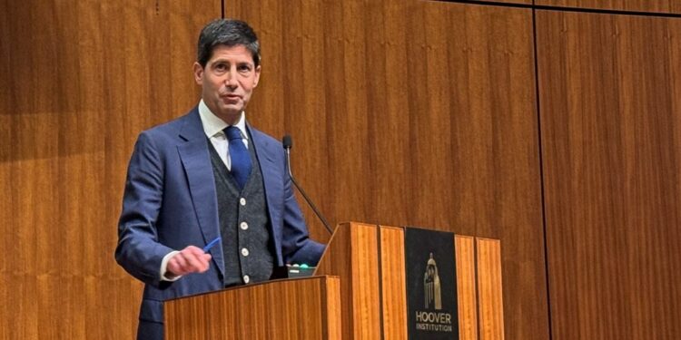 USA-FED/Former U.S. Federal Reserve Governor Kevin Warsh speaks during a monetary policy conference at Stanford University...