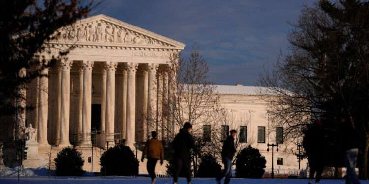 FILE PHOTO: Congress works to resolve a dispute over immigration enforcement and avert a looming partial government shutdo...