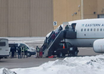 Deportation flight transfers detainees from Minnesota