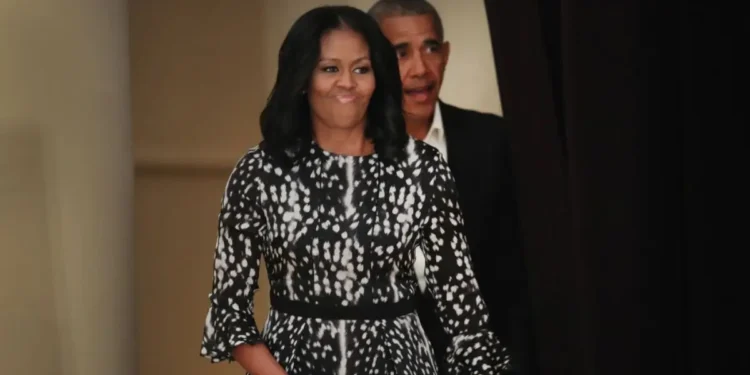 barack-obama-smitten-with-michelle's boots
