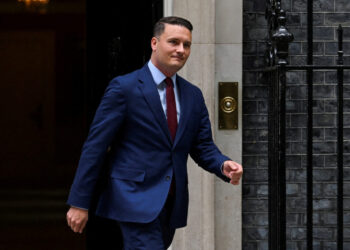 FILE PHOTO: British PM Starmer meets with Health Secretary Streeting in Downing Street