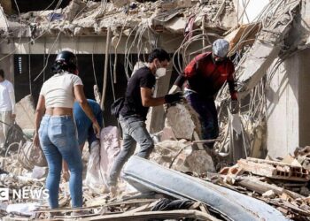 Family members and volunteers search through the rubble after two 17-story buildings in the Belo Horizonte residential complex collapsed in Catia La Mar, La Guaira (Venezuela), on June 26, 2026.