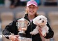 Mirra Andreeva kisses French Open trophy