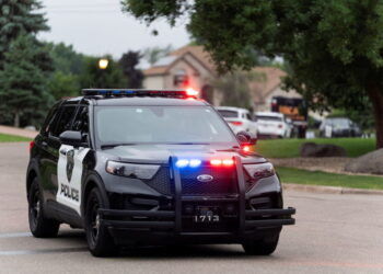Minnesota police, FBI hunt suspect in deadly shooting of Democratic state lawmakers