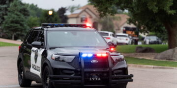 Minnesota police, FBI hunt suspect in deadly shooting of Democratic state lawmakers