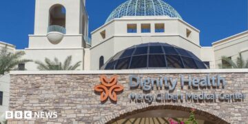 An exterior view of Mercy Gilbert Medical Center in Gilbert, Arizona