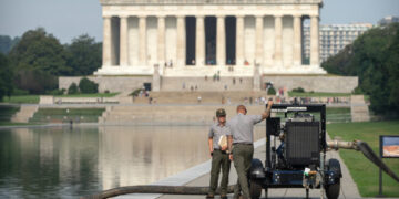 APTOPIX Lincoln Memorial Reflecting Pool