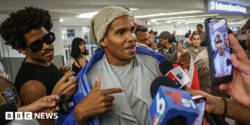 Luis Manuel Otero Alcántara speaks to journalists at Miami airport.