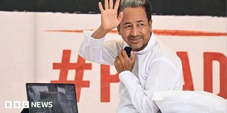 Sonam Wangchuk, Climate activist seen sitting on hunger strike at Jantar Mantar in Delhi.