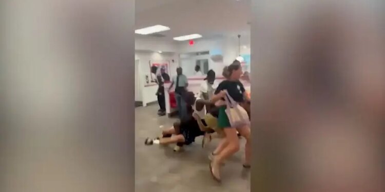 Brawl erupts inside Arizona In-n-Out burger