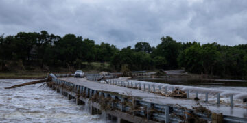 Heavy rains cause flood damage in southern Texas