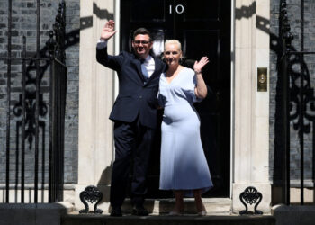 Outgoing British PM Keir Starmer steps down and Andy Burnham takes office