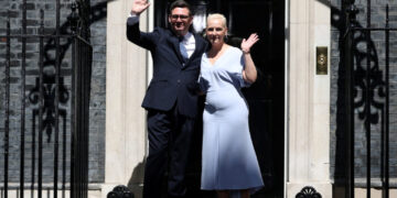 Outgoing British PM Keir Starmer steps down and Andy Burnham takes office