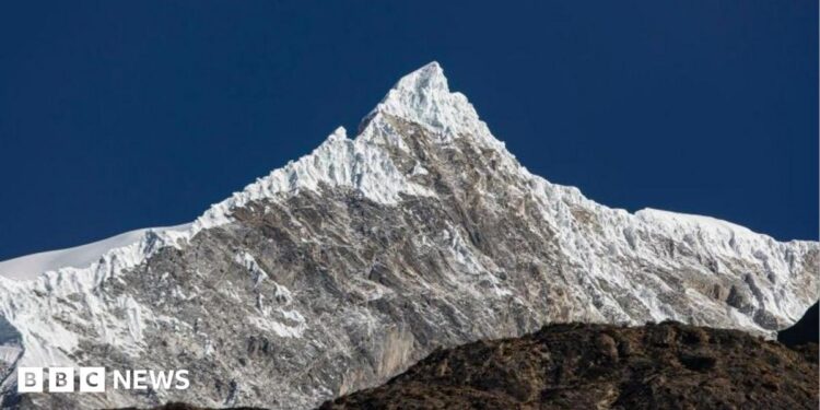BBC graphic showing how a glacier collapse sent ice and rock debris into a river between Tibet and Nepal