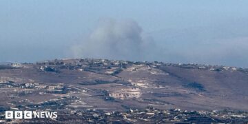 Smoke rises above southern Lebanon, as seen from the Israeli side of the Israel-Lebanon border, in northern Israel (5 August 2026)