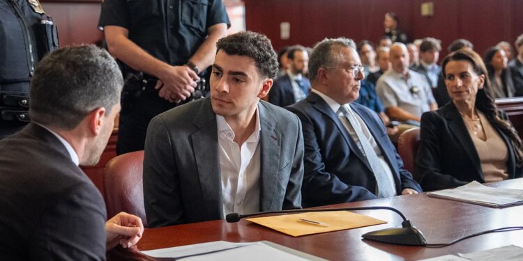 Luigi Mangione attends a pre-trial appearance at Manhattan Criminal Court, in New York City, U.S., August 11, 2026. REUTERS/