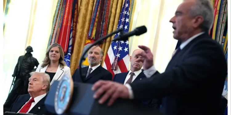 Trump slept while RFK praised him in front of officials
