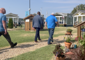 Mayor tour of Eden Village