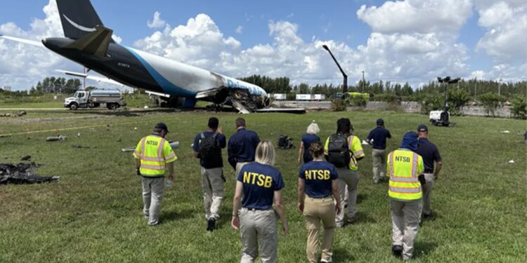 ntsb officials walk to plane crash site