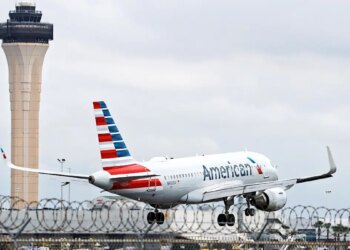 american airlines miami international airport takeoff or landing