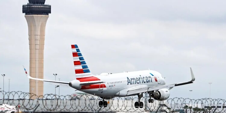 american airlines miami international airport takeoff or landing