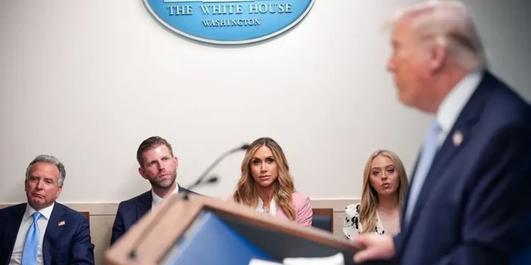 Trump poses with his grandchildren