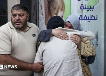 Relatives mourn two Palestinians who were killed in al-Mughayyir during an attack by Israeli settlers and soldiers, at a hospital in Ramallah, in the occupied West Bank (2 September 2026)