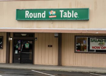 Round Table pizza exterior