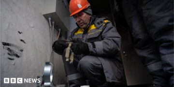 Workers from the Ukrainian energy company DTEK perform repairs at an electrical substation in Kyiv, Ukraine, 21 January 2026, amid the Russian invasion.