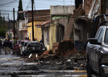 Aftermath of car bomb attack that injured several people in Zacatecas